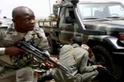 الإسلاميون يطردون المتمردين الطوارق من ميناكا في شمال مالي