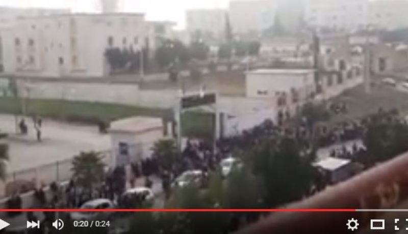 بالفيديو طلبة المركز الجامعي في غليزان ينظمون وقفة إحتجاجية