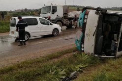 سكيكدة .. إصابة 23 شخصا جراء انقلاب حافلة لنقل المسافرين