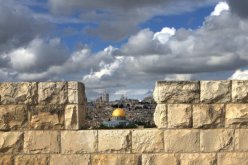 الاتحاد الأوروبي يعرب عن قلقه من بناء جدار الفصل بفلسطين
