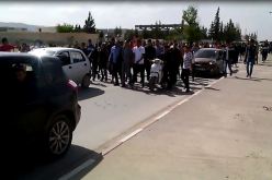 بالفيديو.. جنازة شاب مقتول تتحول إلى مسيرة حاشدة في شوارع تبسة