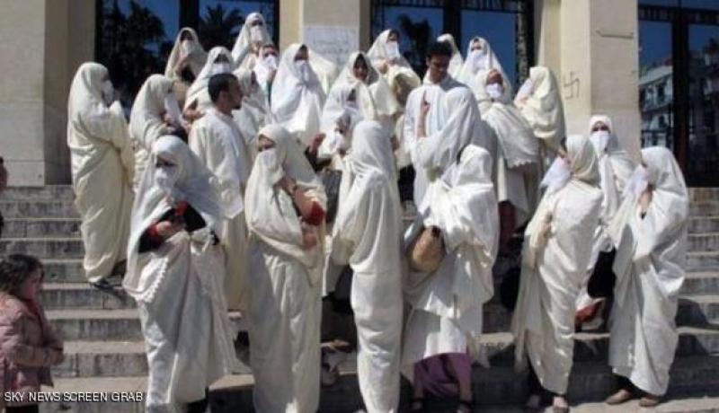 سعاد دويبي تطلق مبادرة عبر الفايسبوك لاعادة الاعتبار للباس التقليدي “الحايك”