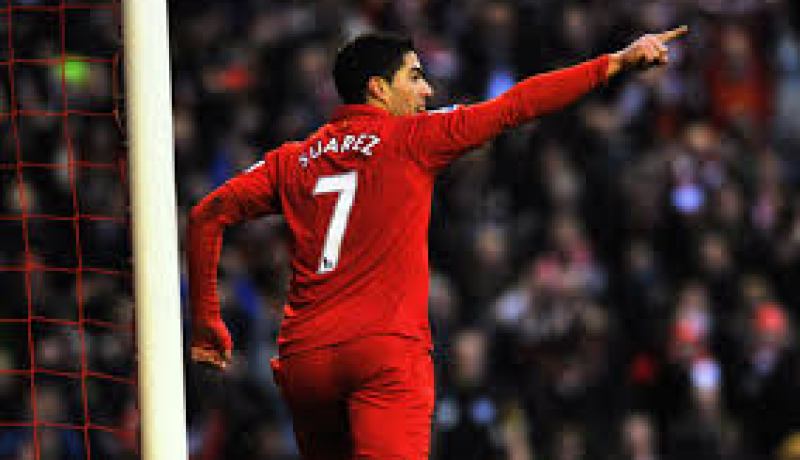 الفيفا تأمر سواريز بمغادرة مقر بعثة منتخب بلاده