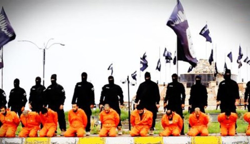 تنطيم داعش يعدم 13 عراقيا على الملأ