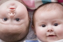 ولادة توأمين في عامين مختلفين