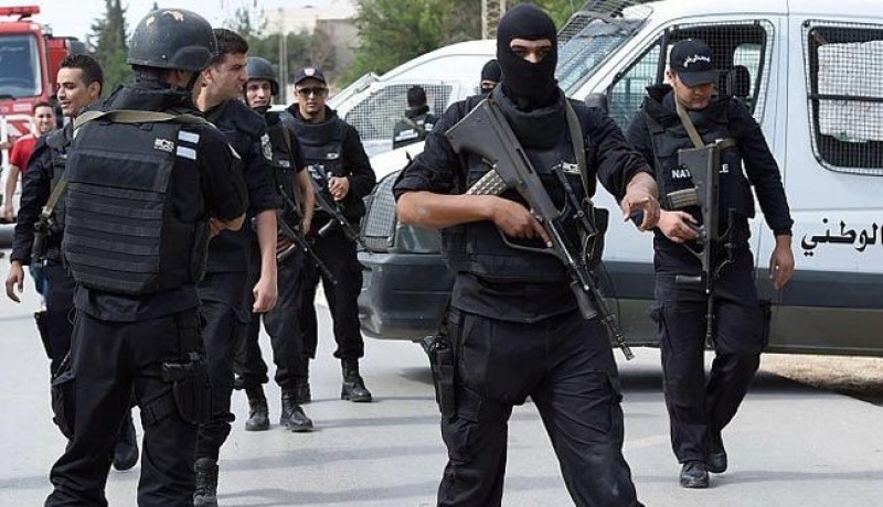 الأمن التونسي يفكك خلية تتواصل مع عناصر إرهابية في الجزائر وليبيا