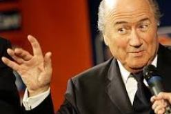 بلاتر يدعو خصومه لمنافسته على الرئاسة بدلا من الانتقادات