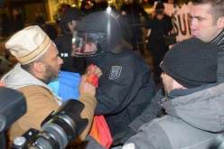 17  جريحا في مواجهات بين لاجئين والشرطة في المانيا اثر تمزيق مصحف