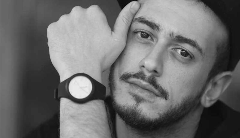 بالفيديو..محامي سعد لمجرد يخرج غاضبا من المحاكمة