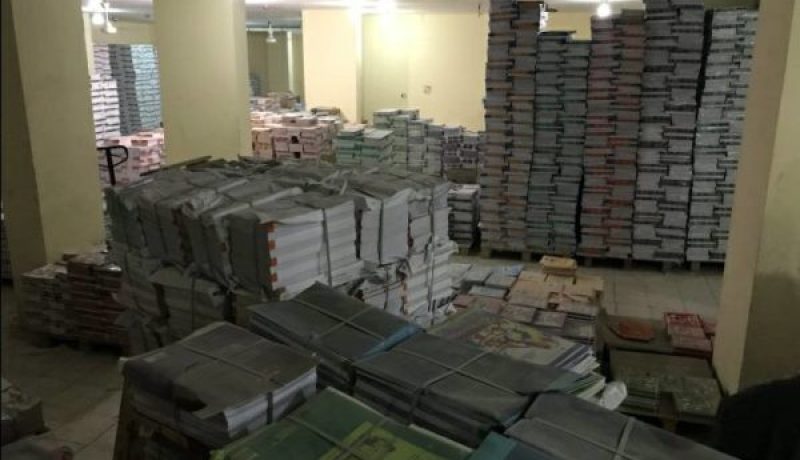 ضبط ملايين الكتب والروايات العالمية المقلدة داخل مطبعة بالقاهرة