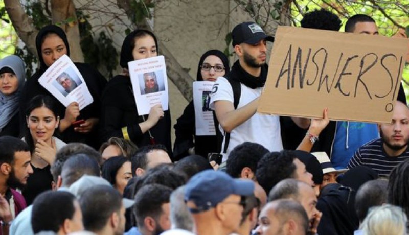 بالفيديو.. محتجون يقتحمون مبنى بلدية في لندن