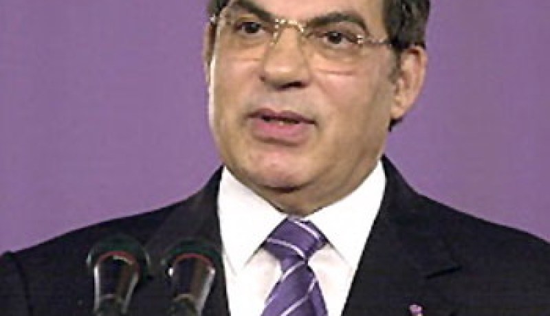 البروفيسور قلبه مع بن علي