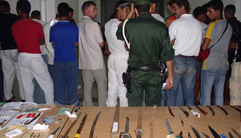 مسلحـون ينصّبـون حواجـز مزيفـة لسلـب مرتادي طريـق درڤانة الرويبة ممتلكاتهم