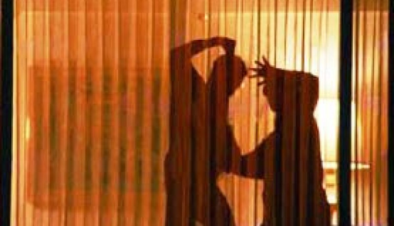 حبس شاب أشبع والدته ضربا مبرحا بالوادي