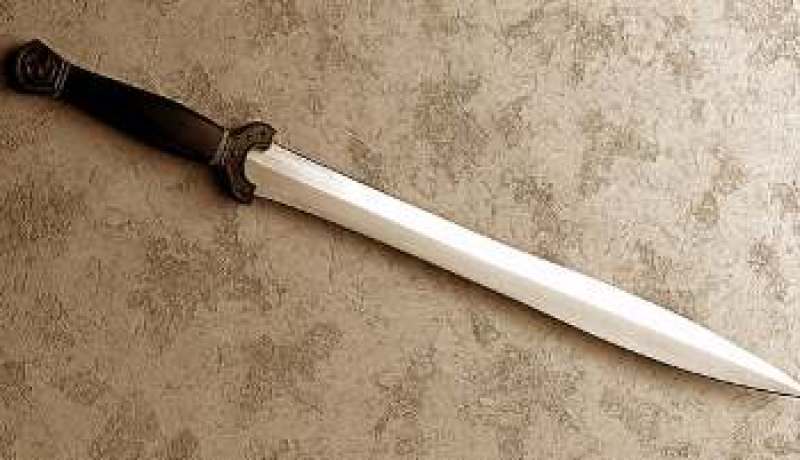 حداد متابع بصناعة سيوف لاستعمالها في‮ ‬أعمال شغب ببوروبة