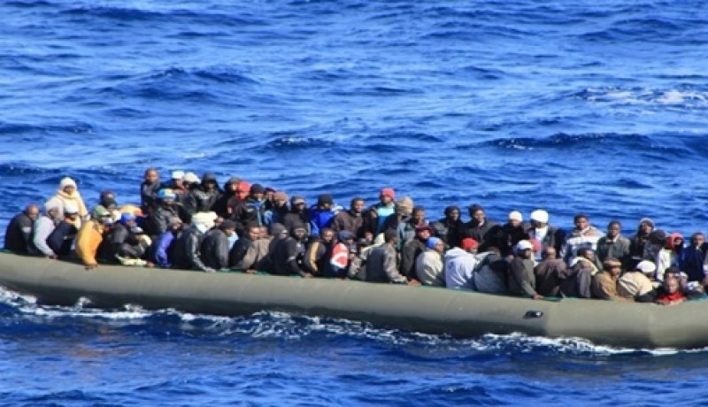 خفر السواحل الإيطالي ينقذ 1850 مهاجرًا في يوم واحد