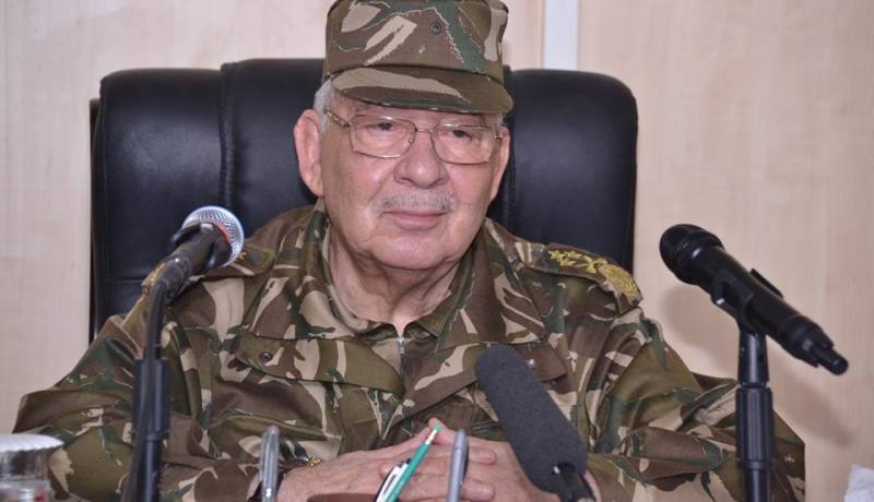 قايد صالح في زيارة عمل وتفتيش للناحية العسكرية الرابعة