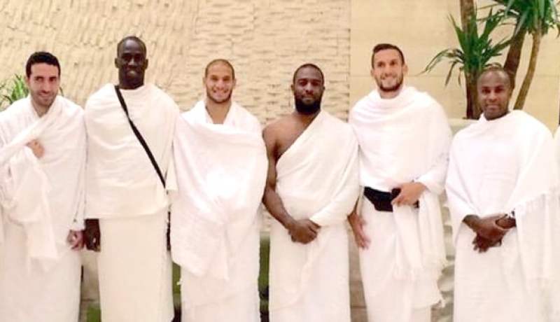 ڤديورة يؤدي مناسك العمرة رفقة بوزيد وأبو تريكة