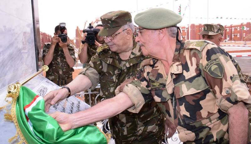 بالصور.. قايد صالح يدشن ثكنة تابعة للدفاع الجوي عن الإقليم