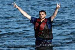 لاجئ سوري بتركيا يصل اليونان سباحة في 7 ساعات