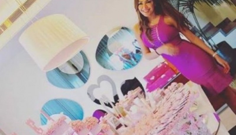 بالصور..بعد أقل من شهر من ولادتها.. أمل بوشوشة تحتفل بإبنتها ليا