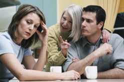 تعيسة ومنزعجة بسبب عودة هذه المرأة إلى بيتي