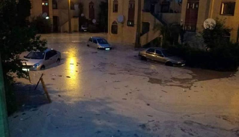 أمطار رعدية تتسبب في جريان أودية وغرق عدد من شوارع المدينة بالأوحال في الجلفة