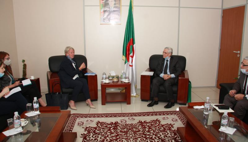 شيتور يتباحث مع سفيرة بريطانيا بالجزائر