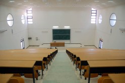 محكمة تستدعي أستاذ جامعي عراقي بتهمة تشغيل “حراقة”مغربيين في تلمسان
