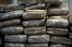 جمارك تلمسان تحجز 18 كغ كيف و 18 قنطار نحاس مهربة في سيارة كراء