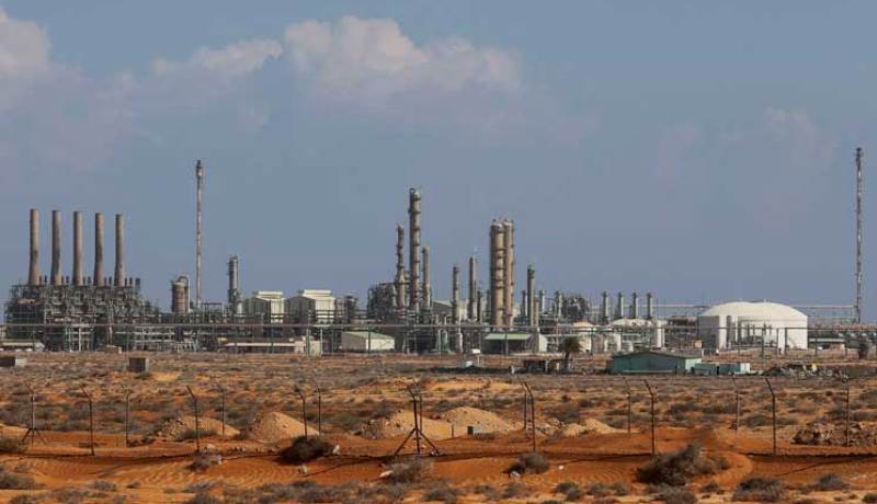 قوات حفتر تعلن سيطرتها على ميناء نفطي ثالث في شرق العاصمة الليبية طرابلس