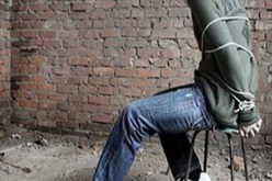 شقراء وصديقها يتعرّضان للاختطاف ويتوّرطان في قضية مخدرات وصدم شرطي في اسطوالي!