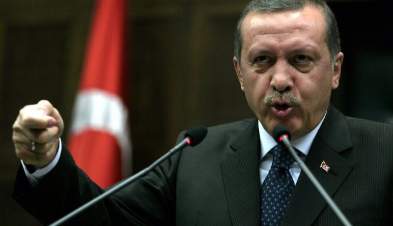 اردوغان يبدي موافقته بإعادة محاكمة ضباط متهمين بالتآمر