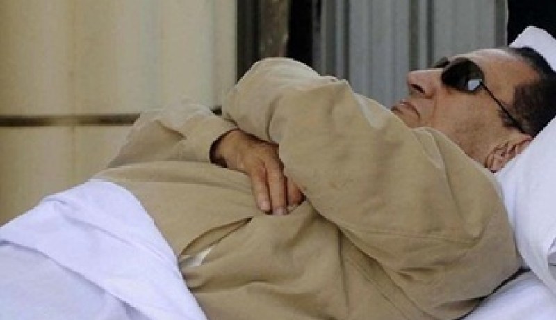 مبارك يصاب بجرح بالرأس وبعض الكدمات فى سجن مزرعة طره