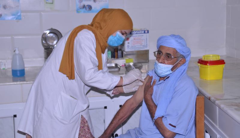 بشار.. الشروع في تلقيح المتقاعدين العسكريين وعائلاتهم ضد كورونا