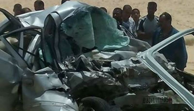 بالصور.. حادث مرور يبيد عائلة بأكملها في الوادي