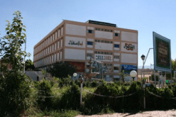 البيض: طاقم طبي ينجح في إستئصال ورم بالمخ لمريض بمستشفى الولاية