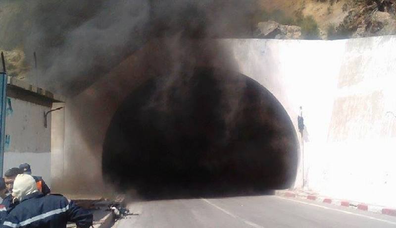 بالفيديو.. حريق مهول داخل نفق خراطة في بجاية ..والحماية تجد صعوبة في اخماده