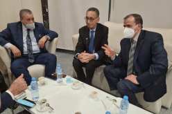 وزير التجارة يستقبل نظيره الليبي محمد الحويج في مطار الجزائر