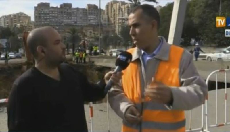 بالفيديو هذا هو الوقت المتطلب لإصلاح الحفرة وعودة حركة المرور لطبيعتها