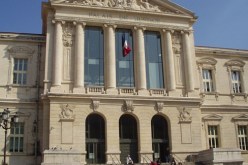 محكمة فرنسية تؤيد قانونا يجرم إنكار المحرقة اليهودية وحدها