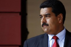 الرئيس الفنزويلي يعلن طرح عملات ورقية أكبر قيمة لمواجهة نقص السيولة والتضخم في البلاد