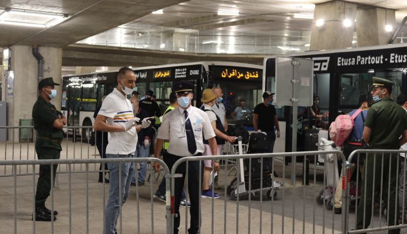 إيتوزا: تسخير 13 حافلة لنقل العائدين إلى الجزائر نحو الفنادق لقضاء الحجر