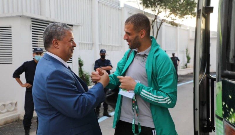 بالصور.. رئيس الفاف يُحفز اللاعبين وبلماضي قبل مواجهة المُنتخب المالي