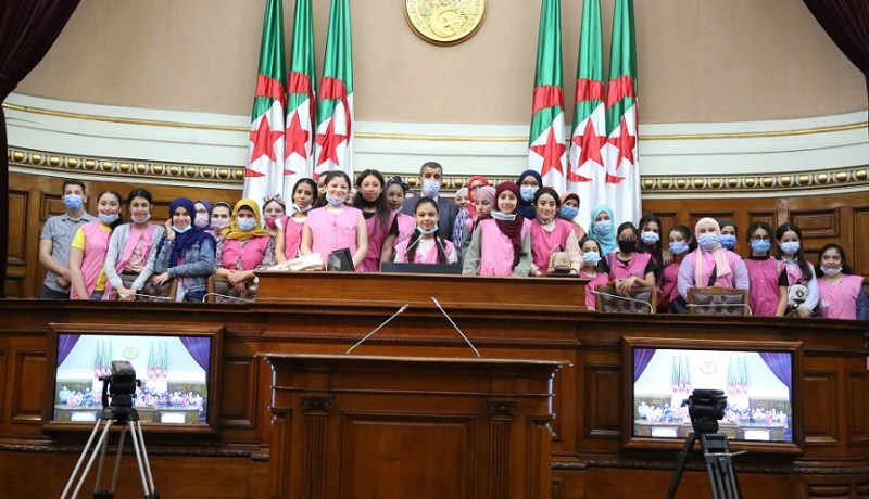 تلاميذ مدرسة “الرجاء والتفوق” ببوزريعة في زيارة لمقر مجلس الأمة