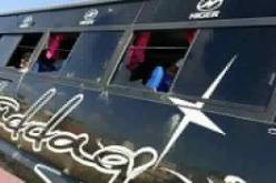 حافلة أنصار اتحاد العاصمة تتعرض لاعتداء في تونس واصابة سائقها بطعنة خنجر