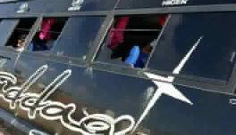 حافلة أنصار اتحاد العاصمة تتعرض لاعتداء في تونس واصابة سائقها بطعنة خنجر