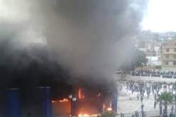 متظاهرون يحرقون دار الثقافة في بجاية