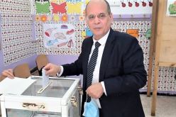 تشريعيات.. وزير الصناعة يُؤدي واجبه الإنتخابي