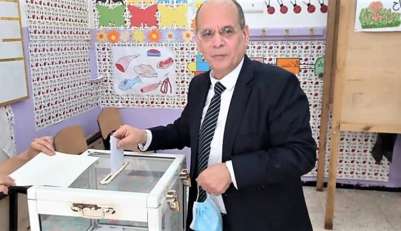 تشريعيات.. وزير الصناعة يُؤدي واجبه الإنتخابي